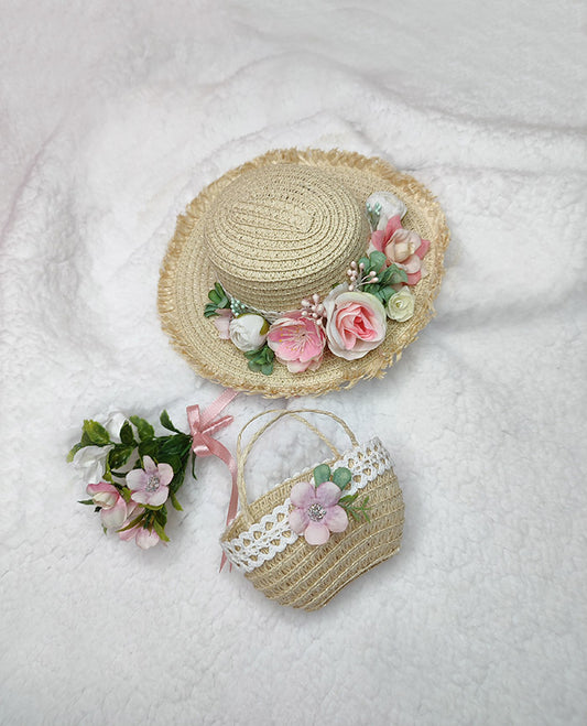 Hat and basket for blythe doll